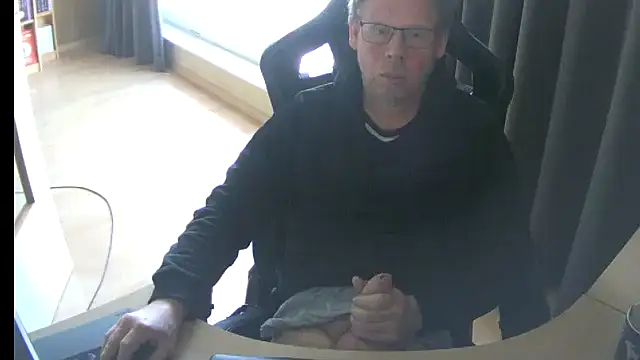 Snapshot of kinkyslet8 chatting on 03/31/26, 02:06 kinkyslet8 online show from 03/31/26, 02:06