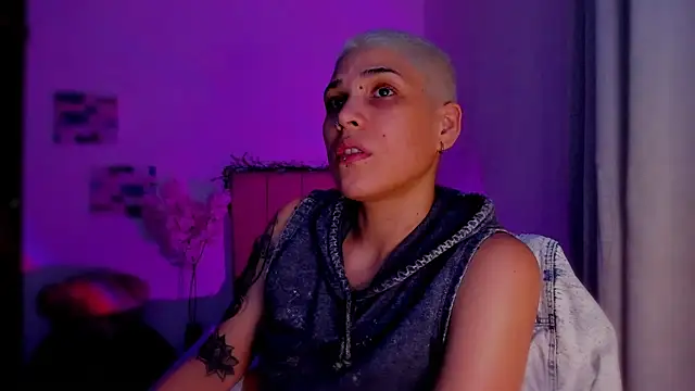 Charlee pink online show from 02/25/26, 04:44