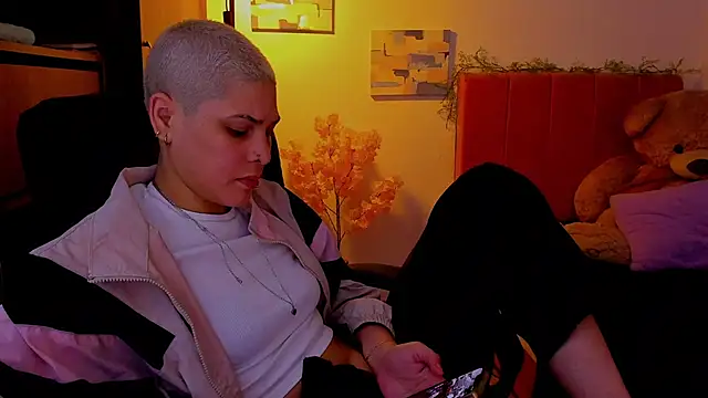 Charlee pink online show from 04/06/26, 05:08