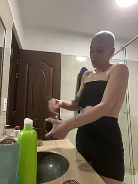 Charlee pink online show from 04/12/26, 10:15