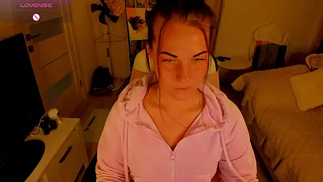 Snapshot of masha19981 chatting on 10/13/25, 06:52 masha19981 online show from 10/13/25, 06:52