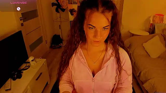 Snapshot of masha19981 chatting on 10/15/25, 04:51 masha19981 online show from 10/15/25, 04:51