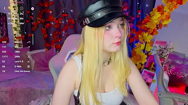 Snapshot of ElswythCovil chatting on 10/22/25, 04:02 ElswythCovil online show from 10/22/25, 04:02