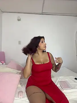 Snapshot of LucyMartelli chatting on 02/26/26, 11:20 LucyMartelli online show from 02/26/26, 11:20