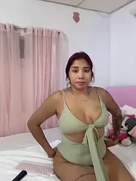 Snapshot of LucyMartelli chatting on 03/20/26, 11:37 LucyMartelli online show from 03/20/26, 11:37