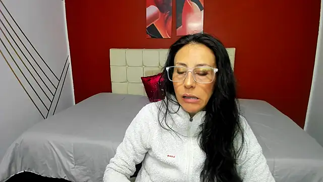 Abrillee1 online show from 12/21/24, 07:38