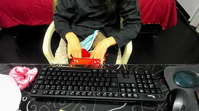 Abrillee1 online show from 02/03/25, 07:42