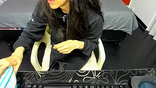 Abrillee1 online show from 02/10/25, 07:49