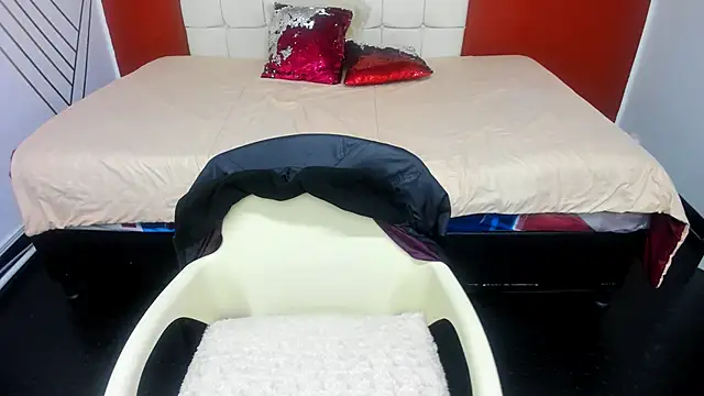 Abrillee1 online show from 02/18/25, 07:41