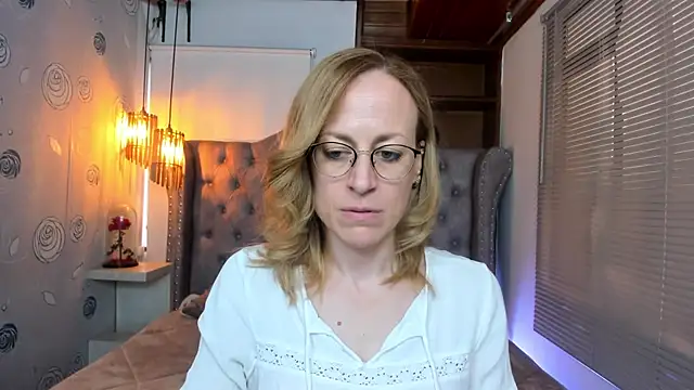 Snapshot of SammySanders chatting on 02/07/25, 10:41 SammySanders online show from 02/07/25, 10:41