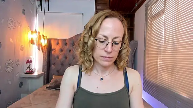 Snapshot of SammySanders chatting on 02/13/25, 04:07 SammySanders online show from 02/13/25, 04:07