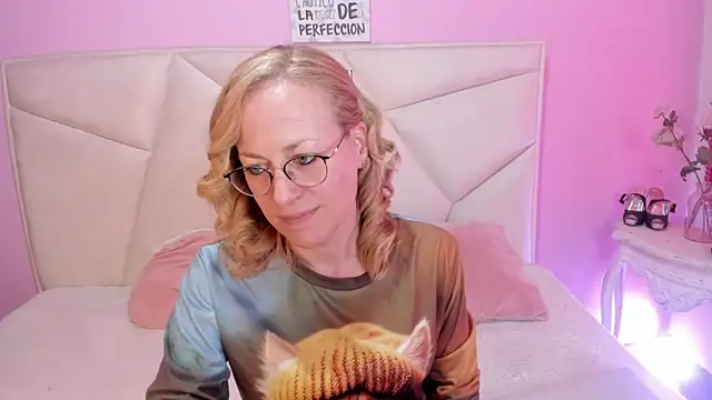 Snapshot of SammySanders chatting on 09/17/25, 05:03 SammySanders online show from 09/17/25, 05:03