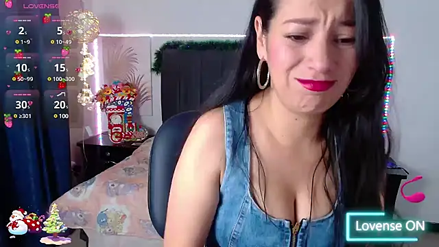 Julietacollins06 online show from 12/18/24, 02:49