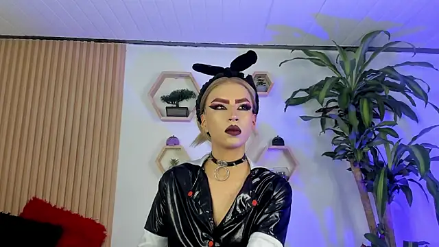 Snapshot of BrianaSchafer chatting on 11/24/25, 05:23 BrianaSchafer online show from 11/24/25, 05:23