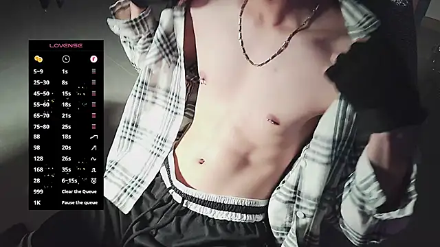 Snapshot of FEIYU001 chatting on 02/27/25, 01:38 FEIYU001 online show from 02/27/25, 01:38