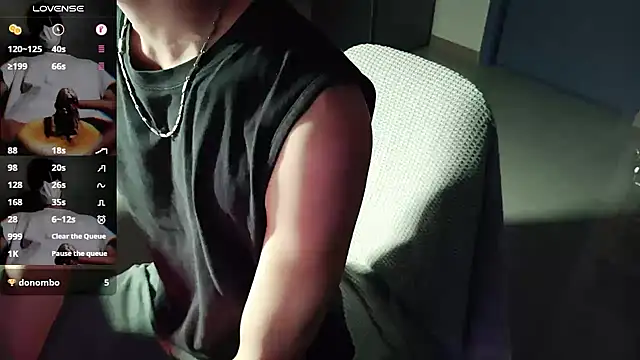 Snapshot of FEIYU001 chatting on 03/20/25, 02:10 FEIYU001 online show from 03/20/25, 02:10