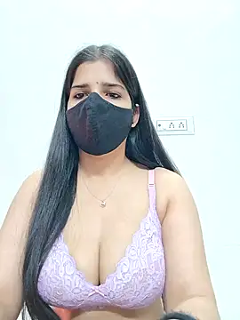 Snapshot of aaliya_bhattt chatting on 12/26/24, 05:40 aaliya bhattt online show from 12/26/24, 05:40