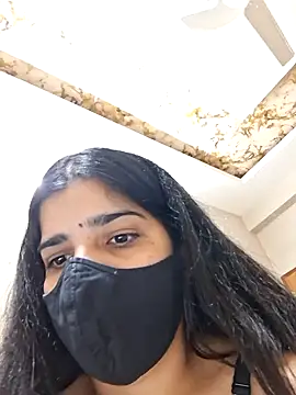 Snapshot of aaliya_bhattt chatting on 04/06/26, 03:24 aaliya bhattt online show from 04/06/26, 03:24