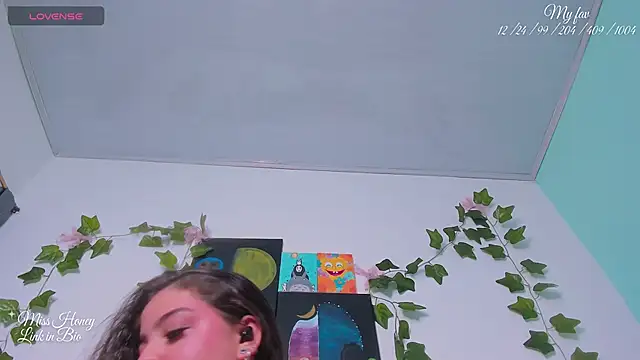 Snapshot of Mxss_Honey chatting on 09/13/25, 09:20 Mxss Honey online show from 09/13/25, 09:20