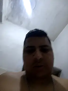 Snapshot of 11anduardo chatting on 11/17/25, 04:07 11anduardo online show from 11/17/25, 04:07