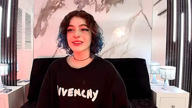 EvaHalsey online show from 10/21/25, 07:36