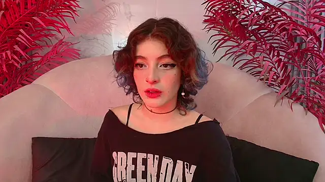 EvaHalsey online show from 11/19/25, 07:47