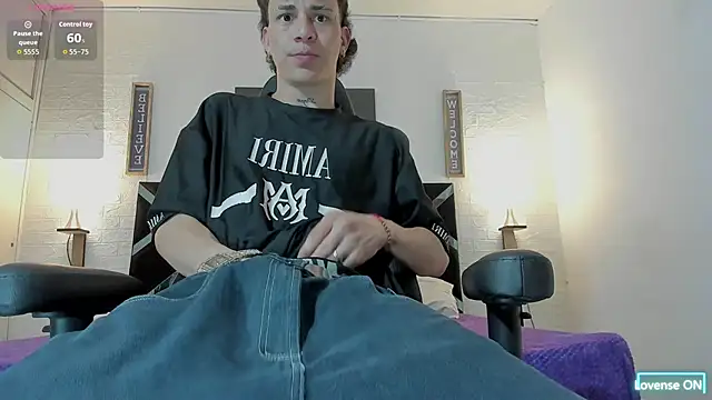 Snapshot of nakedfoam1 chatting on 09/11/25, 03:28 nakedfoam1 online show from 09/11/25, 03:28