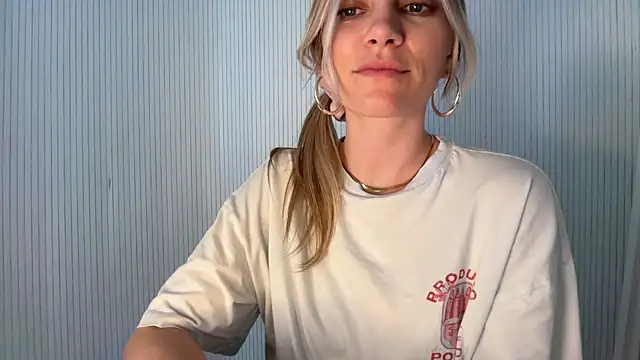 Snapshot of Milla__one chatting on 03/11/26, 02:12 Milla one online show from 03/11/26, 02:12