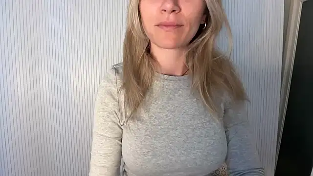 Snapshot of Milla__one chatting on 04/10/26, 05:28 Milla one online show from 04/10/26, 05:28