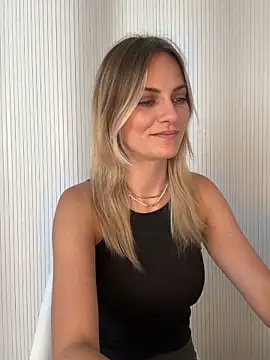 Snapshot of Milla__one chatting on 06/08/26, 10:04 Milla one online show from 06/08/26, 10:04