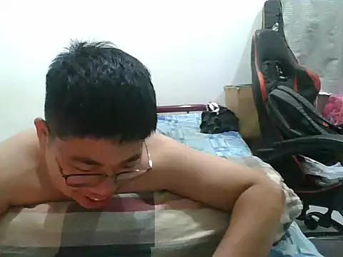 Snapshot of shyboymasturbation chatting on 01/14/25, 04:29 shyboymasturbation online show from 01/14/25, 04:29