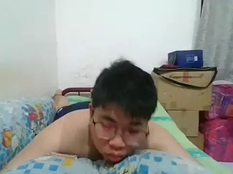 Snapshot of shyboymasturbation chatting on 03/17/25, 03:07 shyboymasturbation online show from 03/17/25, 03:07