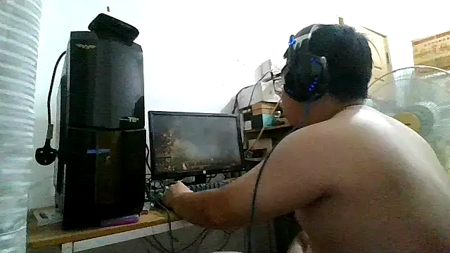 Snapshot of shyboymasturbation chatting on 11/18/25, 01:04 shyboymasturbation online show from 11/18/25, 01:04