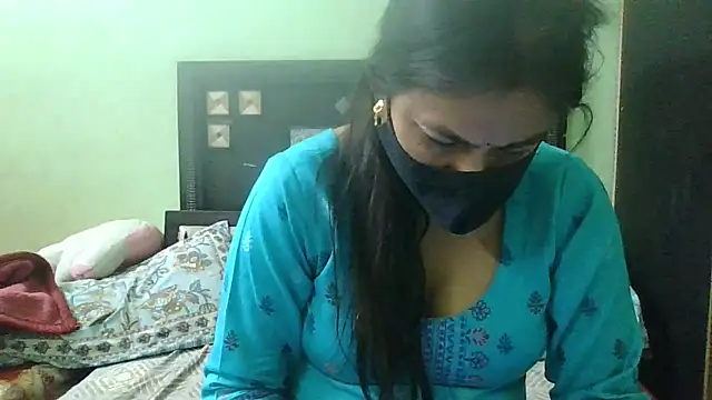 Snapshot of couplesuni chatting on 12/05/24, 04:53 couplesuni online show from 12/05/24, 04:53