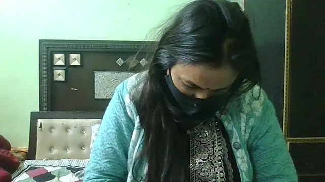 Snapshot of couplesuni chatting on 12/18/24, 04:42 couplesuni online show from 12/18/24, 04:42