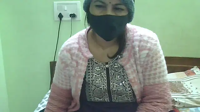 Snapshot of couplesuni chatting on 12/30/24, 09:48 couplesuni online show from 12/30/24, 09:48