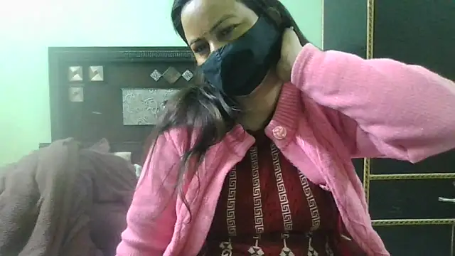 Snapshot of couplesuni chatting on 01/17/25, 04:06 couplesuni online show from 01/17/25, 04:06