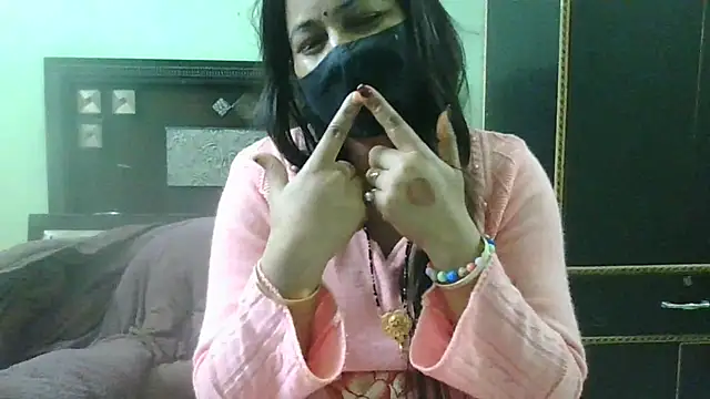 Snapshot of couplesuni chatting on 01/28/25, 11:28 couplesuni online show from 01/28/25, 11:28