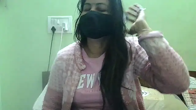 Snapshot of couplesuni chatting on 01/29/25, 04:26 couplesuni online show from 01/29/25, 04:26