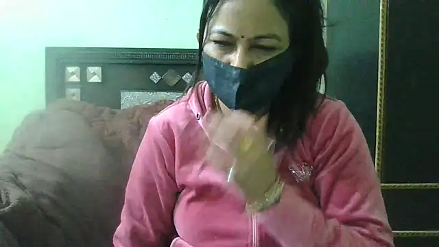 Snapshot of couplesuni chatting on 02/04/25, 04:05 couplesuni online show from 02/04/25, 04:05