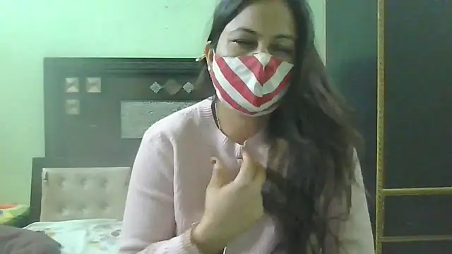 Snapshot of couplesuni chatting on 02/10/25, 10:53 couplesuni online show from 02/10/25, 10:53