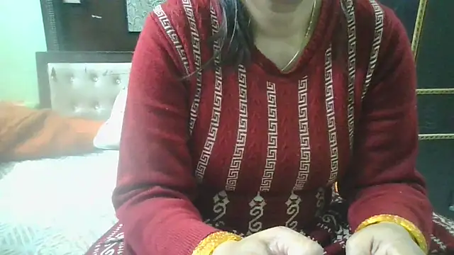 Snapshot of couplesuni chatting on 02/18/25, 11:44 couplesuni online show from 02/18/25, 11:44