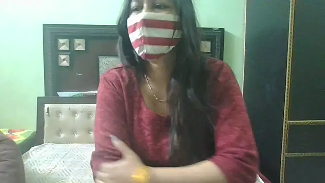 Snapshot of couplesuni chatting on 02/21/25, 05:56 couplesuni online show from 02/21/25, 05:56