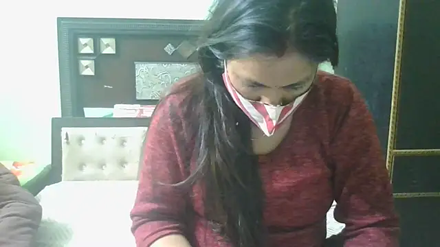 Snapshot of couplesuni chatting on 02/21/25, 10:28 couplesuni online show from 02/21/25, 10:28