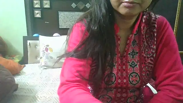 Snapshot of couplesuni chatting on 02/24/25, 03:44 couplesuni online show from 02/24/25, 03:44