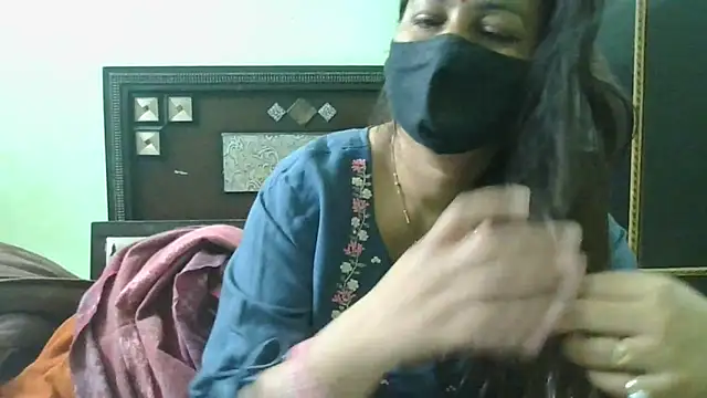 Snapshot of couplesuni chatting on 03/03/25, 05:42 couplesuni online show from 03/03/25, 05:42