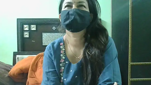 Snapshot of couplesuni chatting on 03/03/25, 11:33 couplesuni online show from 03/03/25, 11:33