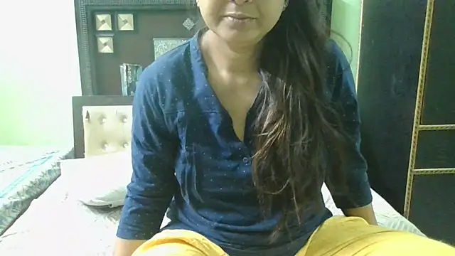 Snapshot of couplesuni chatting on 03/20/25, 03:56 couplesuni online show from 03/20/25, 03:56