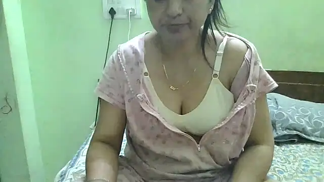 Snapshot of couplesuni chatting on 03/21/25, 01:12 couplesuni online show from 03/21/25, 01:12