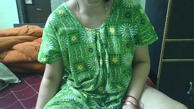 Snapshot of couplesuni chatting on 10/06/25, 03:04 couplesuni online show from 10/06/25, 03:04